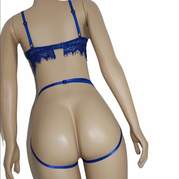 Crotchless Lingerie Set - Picture 2 of 5